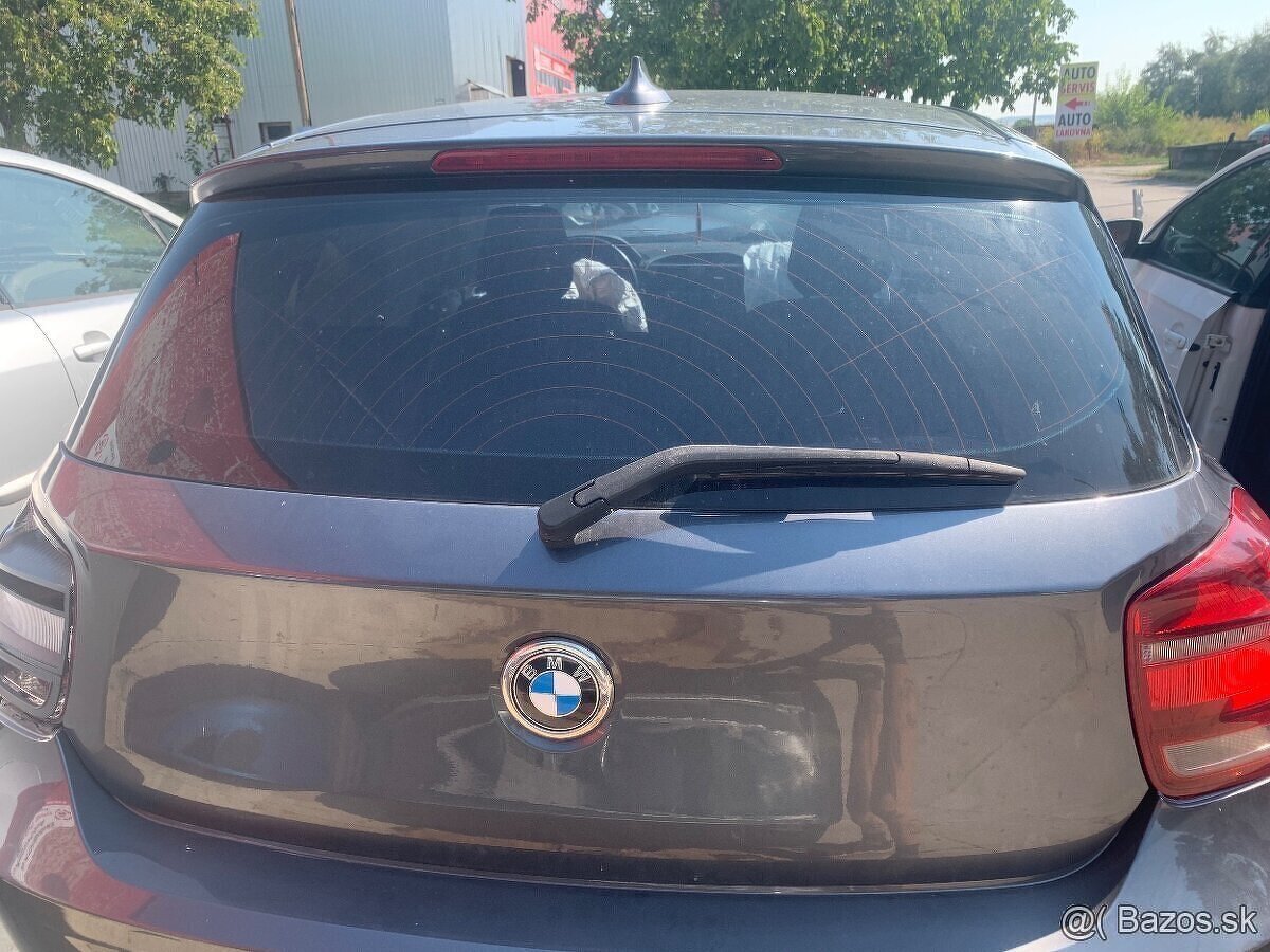 Kufor piate dvere BMW F20 118d 2012 zadné svetlo