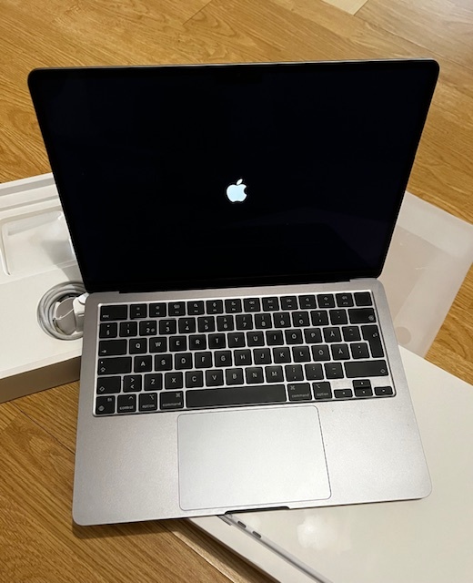 MacBook Air (M2, 2022)