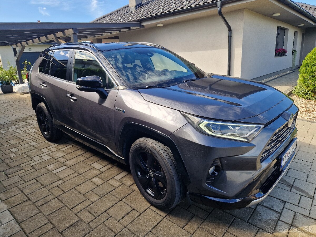 Predam toyota rav4 2.5 hybrid 2019 awd 4x4