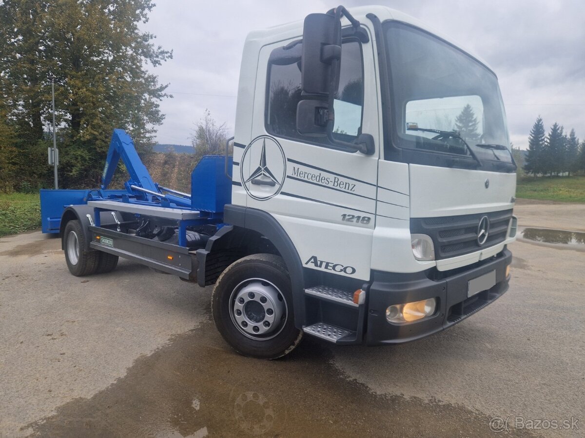 Mercedes Atego 1218 Hákový nosič kontajnerov