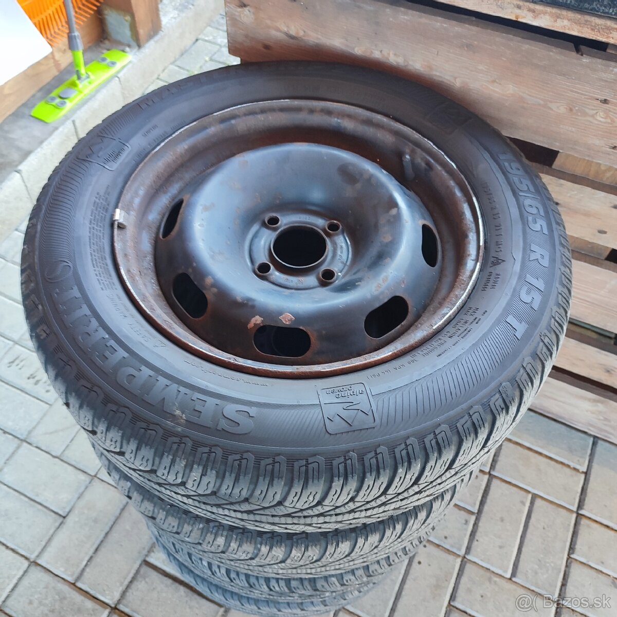 Predám plechové disky 4x108 R15 zimné pneu