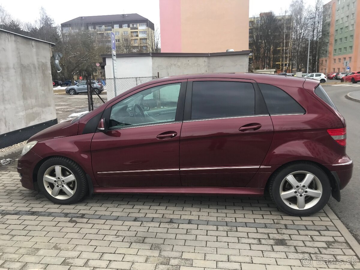 Mercedes B