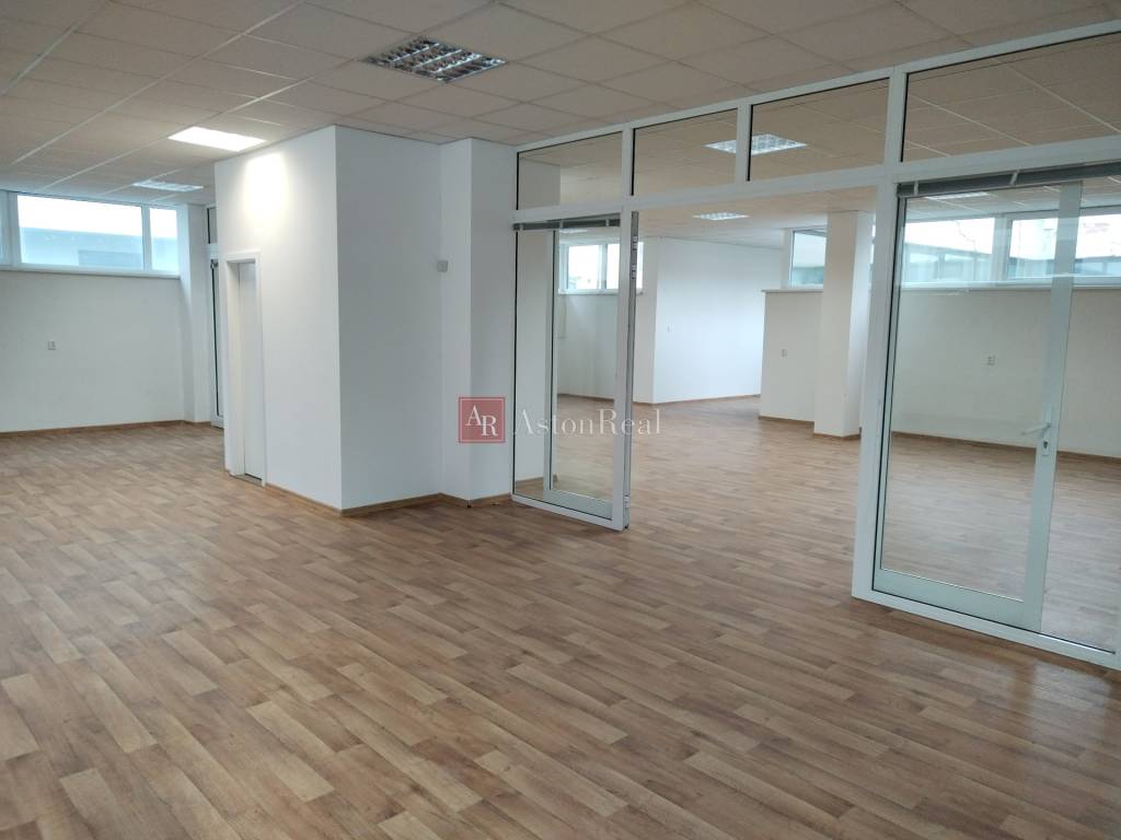 PRENÁJOM: Obchodné Priestory, 150 m2, Vrútky - Pešia Zóna