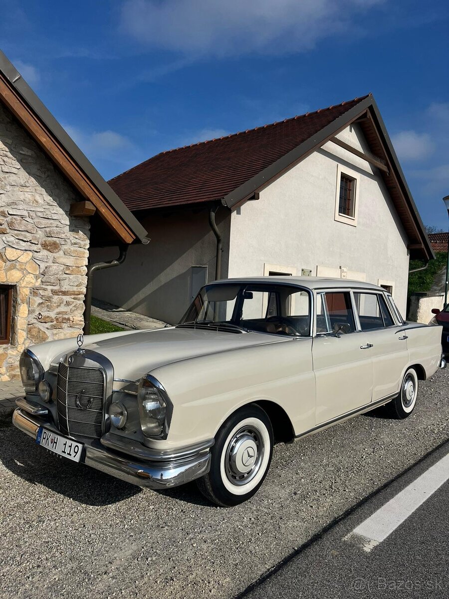 Mercedes 230S W111 heckflosse