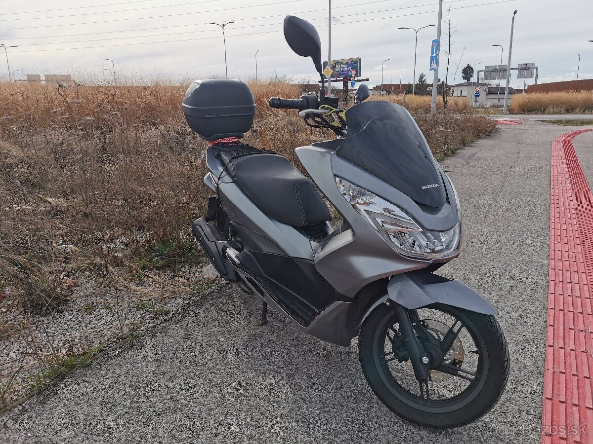 Honda pcx 2016 po servise za 2300€ zimná cena 1600€