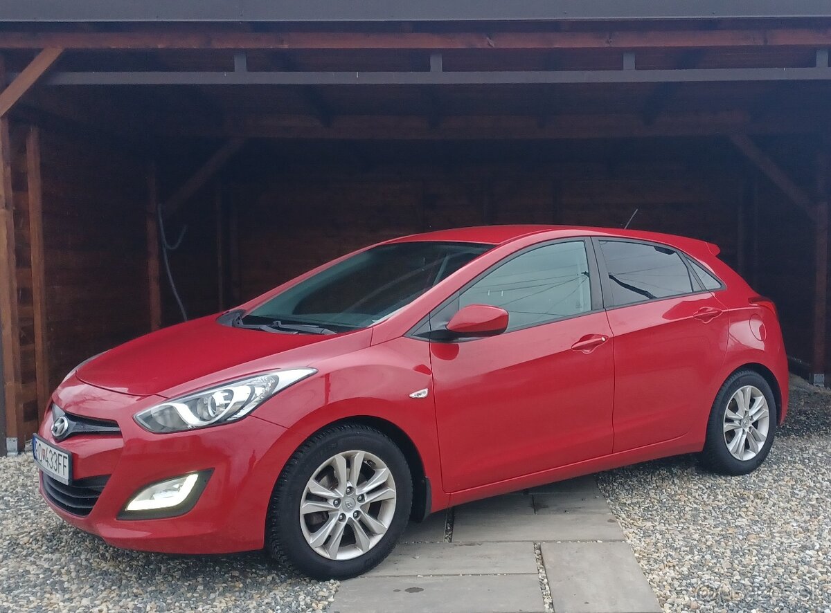 Hyundai i30 1.4i Family 81TIS KM SERVIS KNIHA