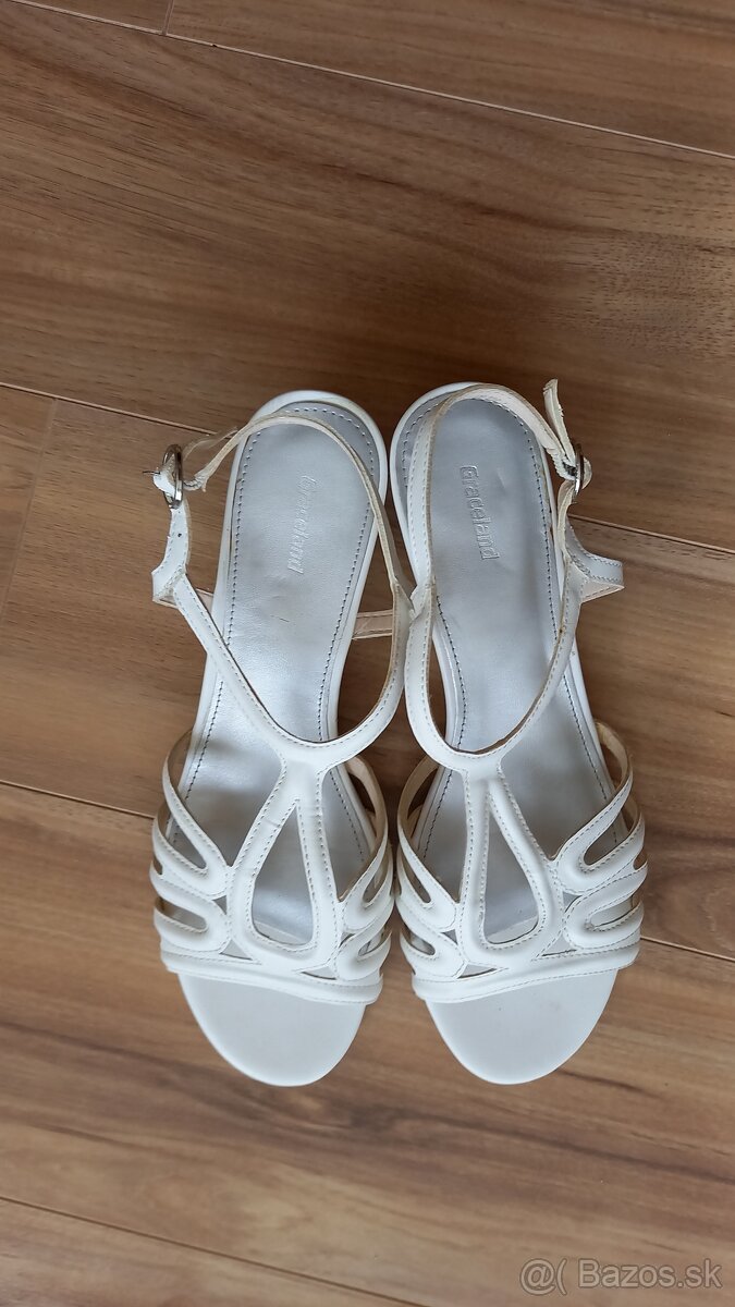 Biele dámske sandále č.40