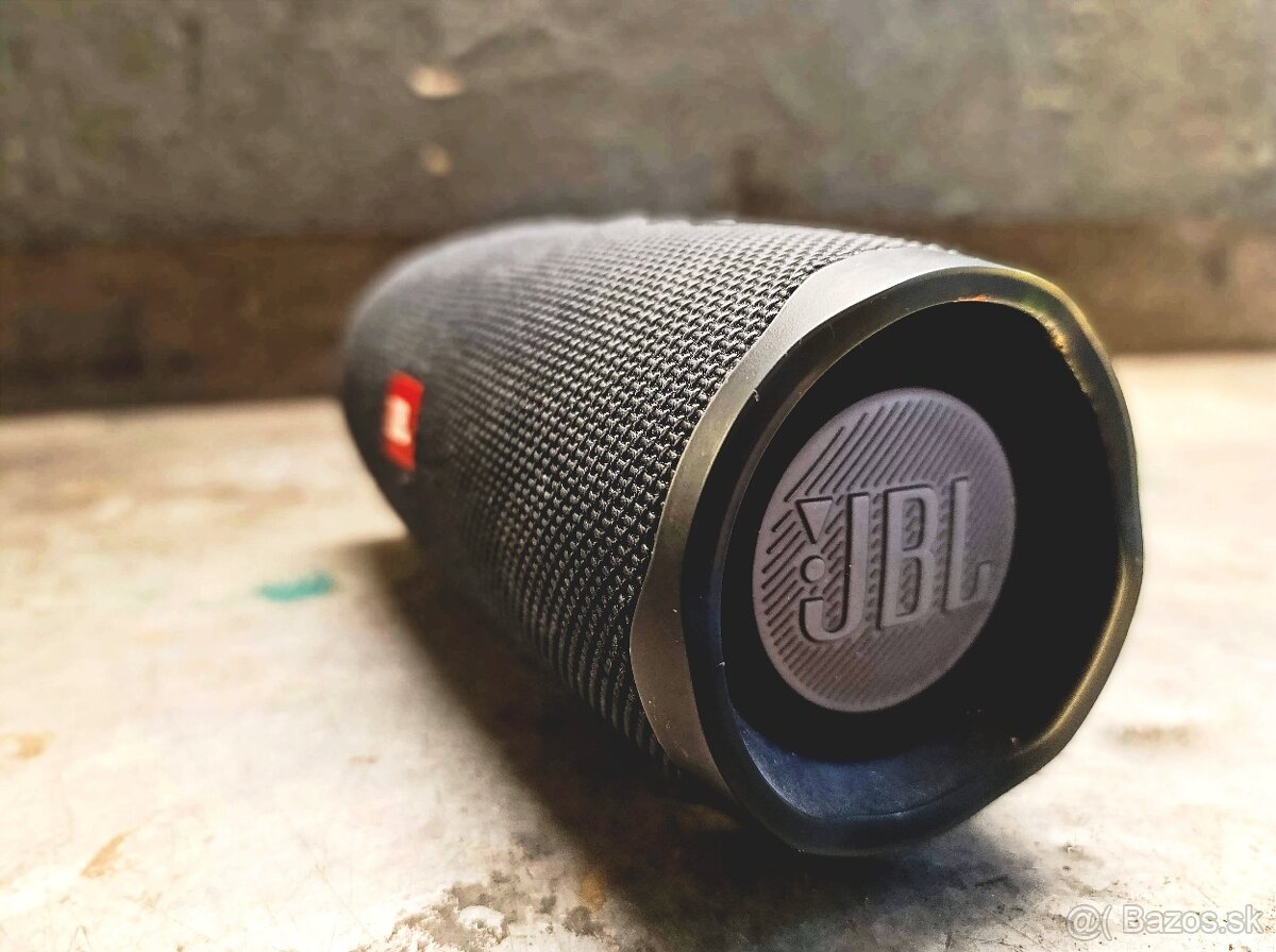 JBL charge 4