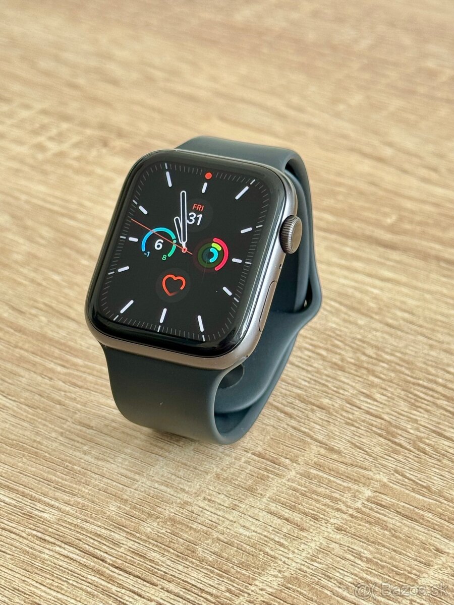 Apple Watch Series 5 GPS Aluminum 44mm - Space Gray