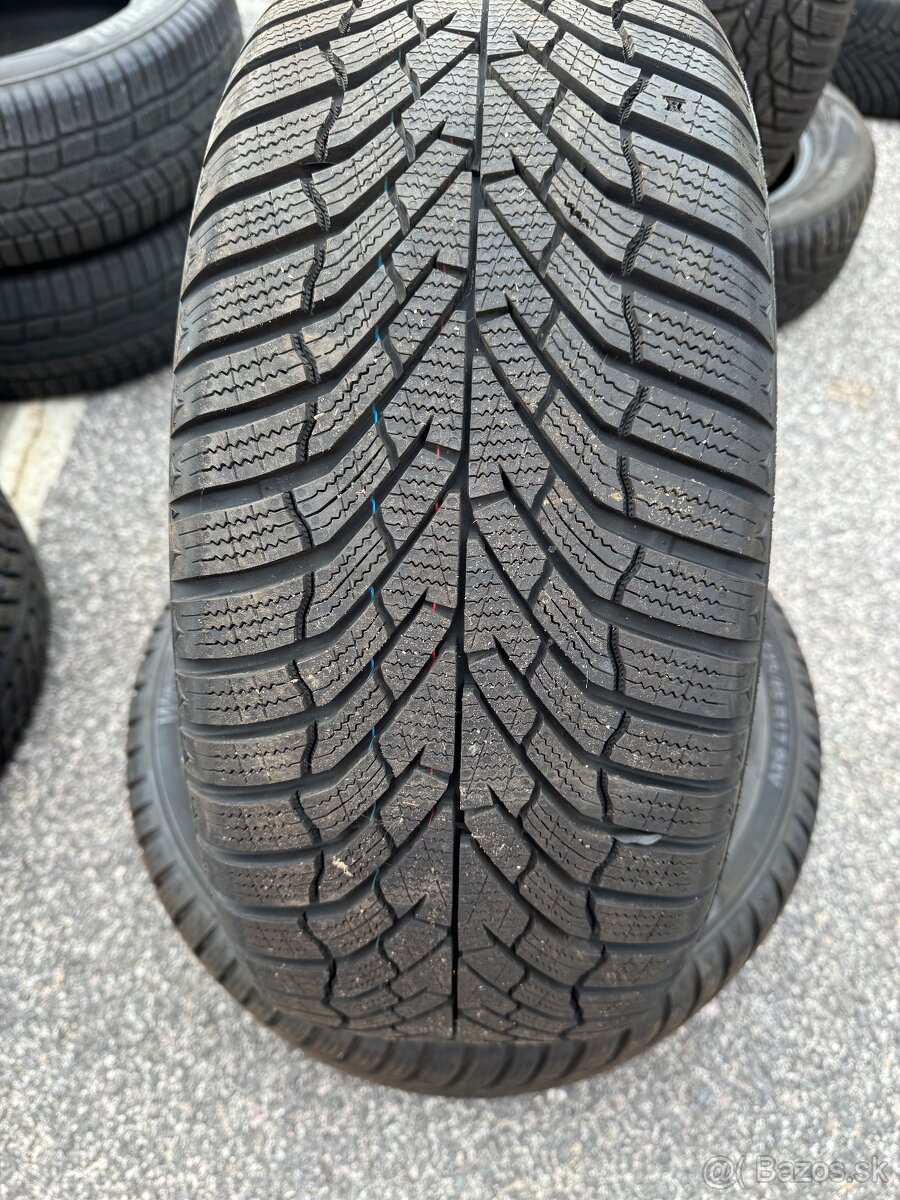 225/45R17 Kumho