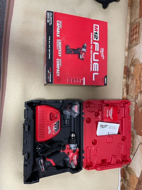 MILWAUKEE M12 FUEL™ Aku vŕtačka s príklepom - kompaktná M12