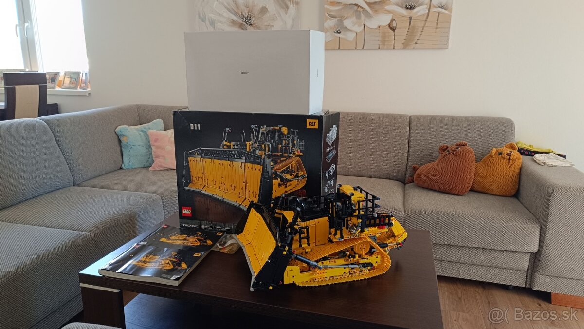 LEGO Buldozér Cat® D11 ovládaný aplikáciou 42131