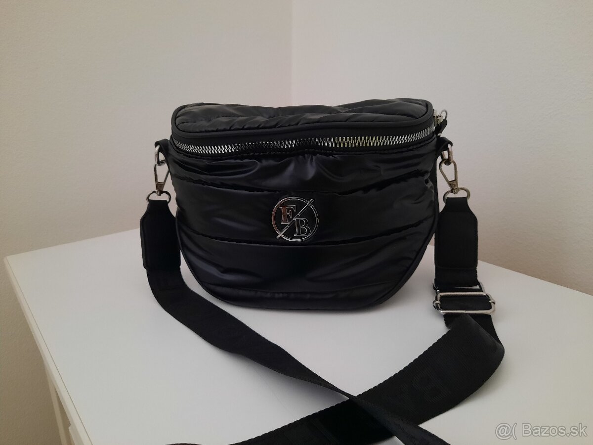 Moderná dámska crossbody kabelka / ľadvinka