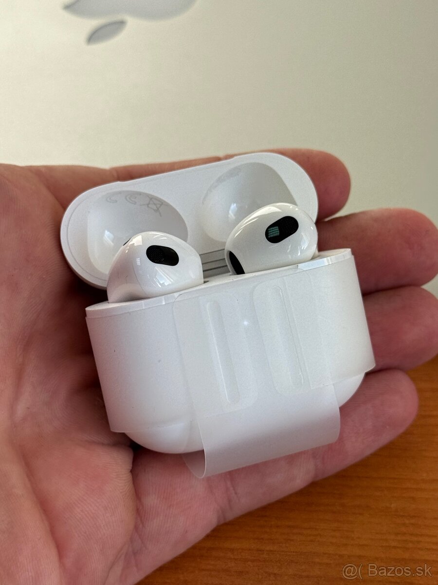 Apple AirPods 3. Generácie - nové, necely rok v záruke