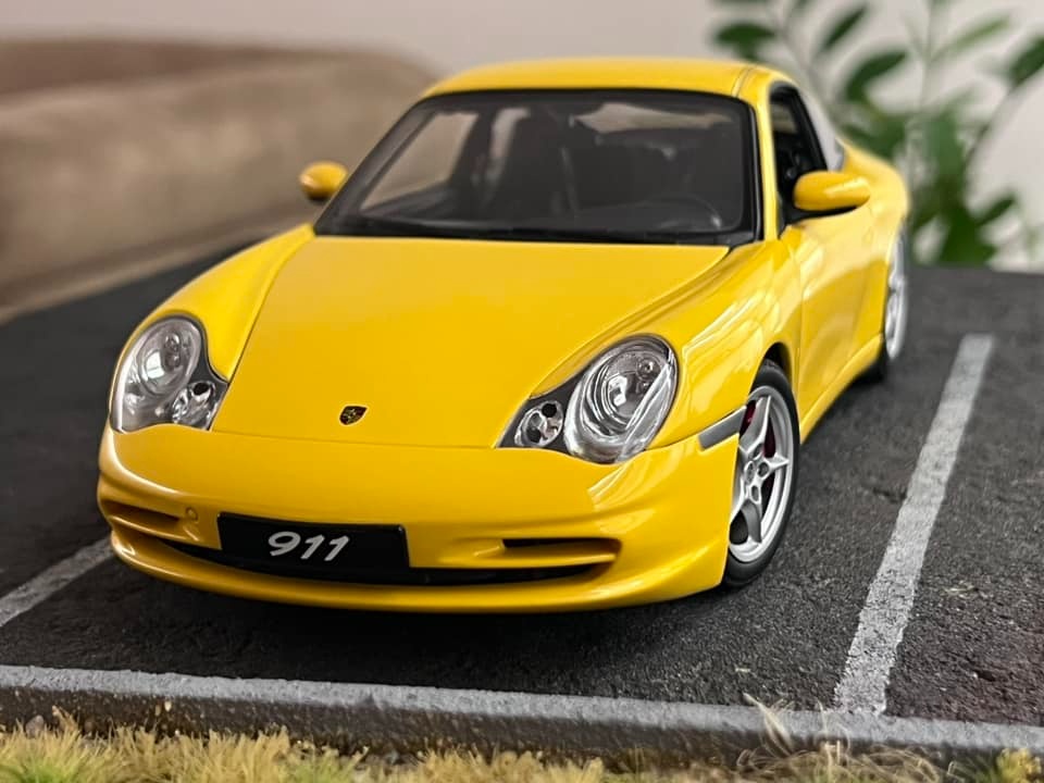 1:18 PORSCHE 911 Carrera - AUTOart