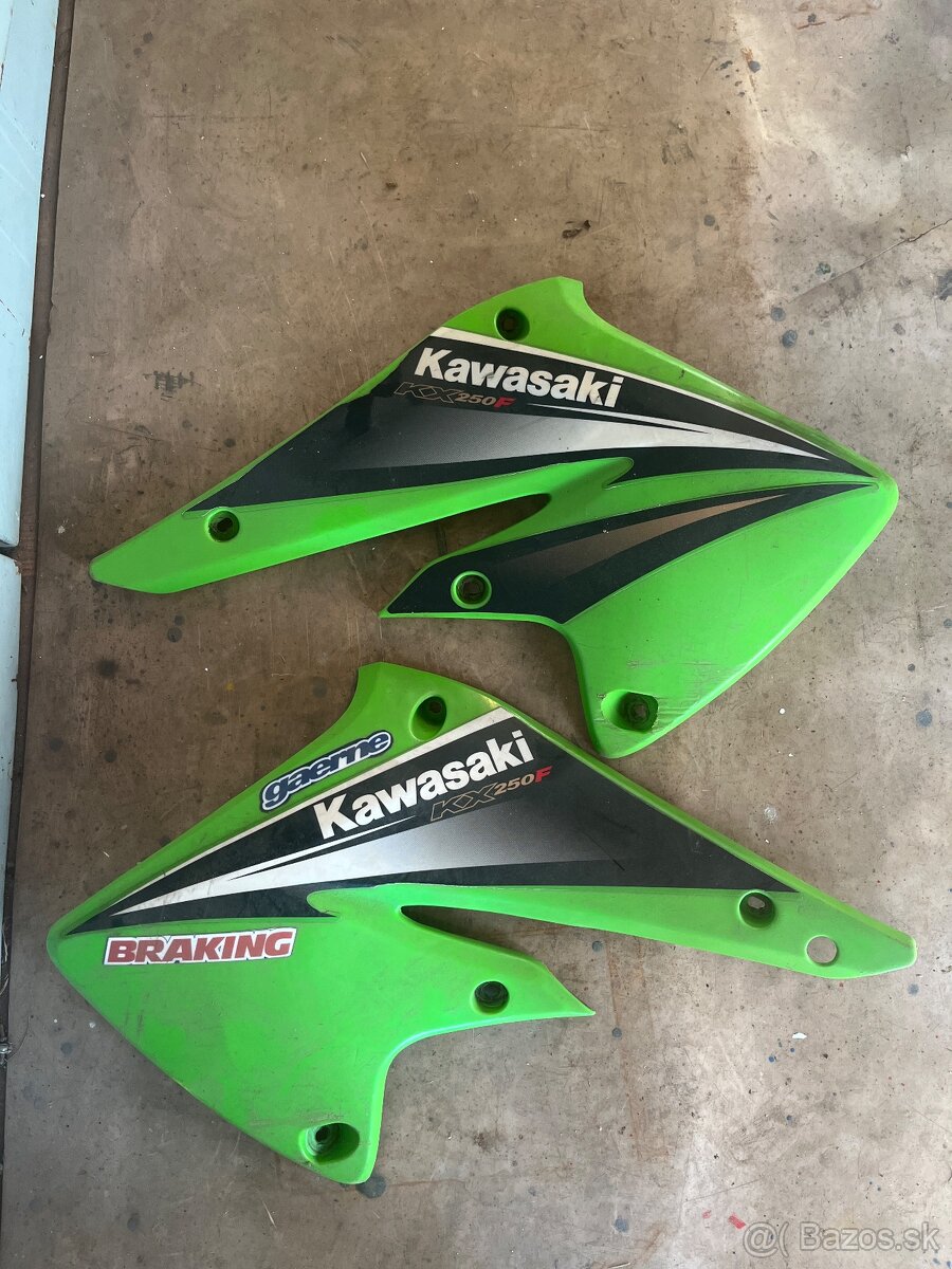 Plasty nadrže kawasaki