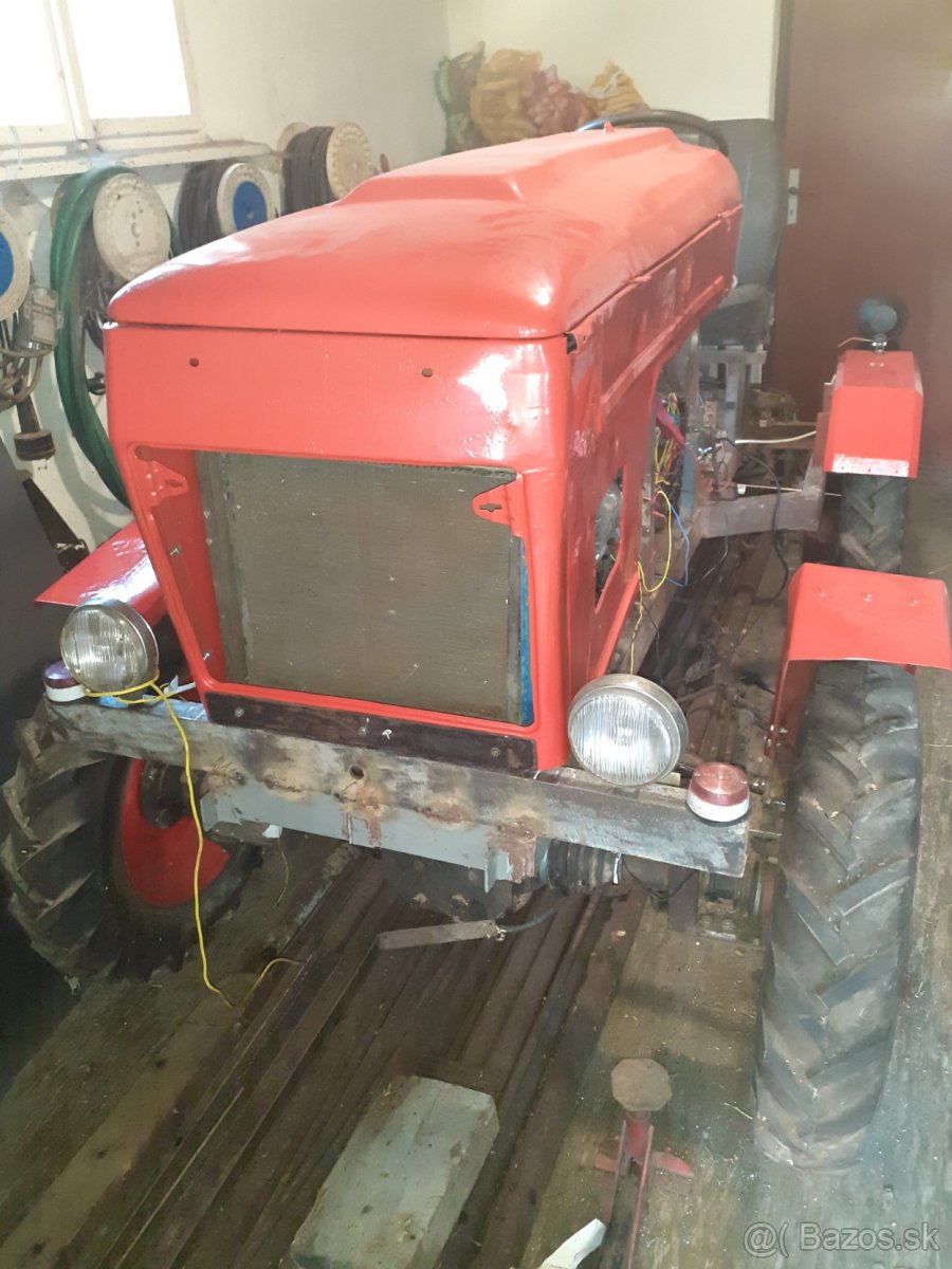 Traktor Š1203 4x4