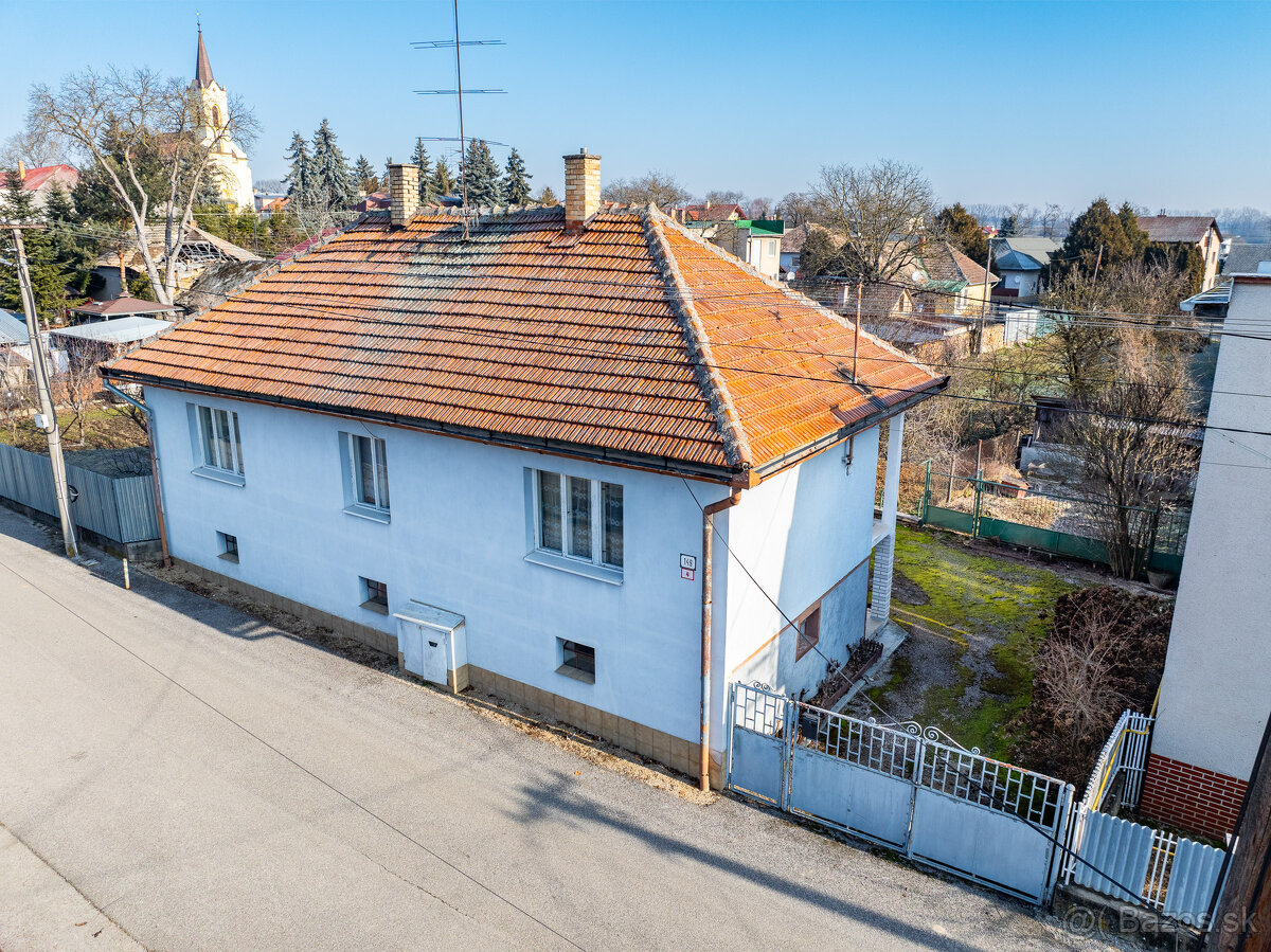 Na predaj dom s garážou na 4,9á pozemku v Mokranciach