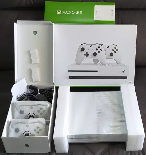 Xbox One s 1tb hdd, dva ovladace, prislusenstvo a vela hier