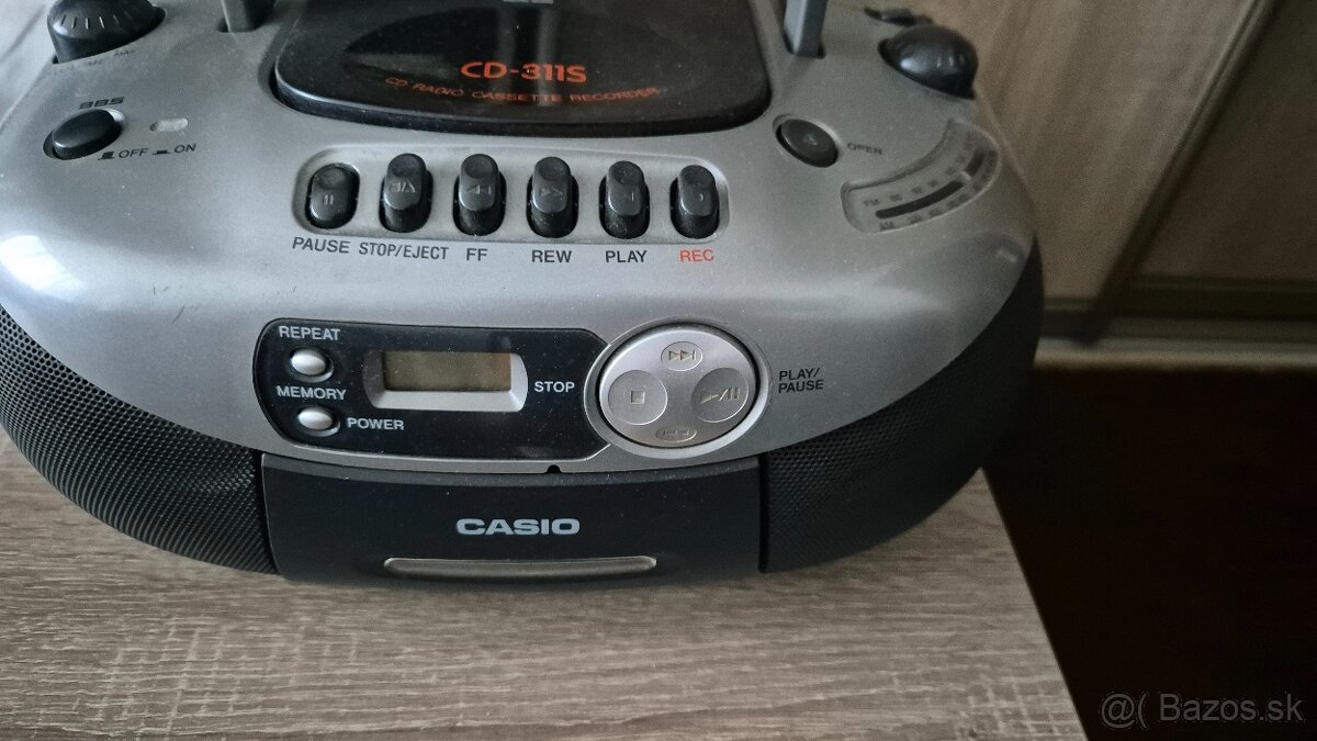 Radiomagnetofon s cd prehravacom  casio