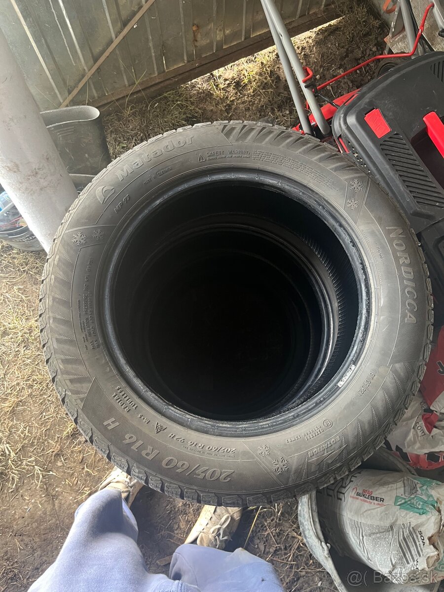 205/60 R16