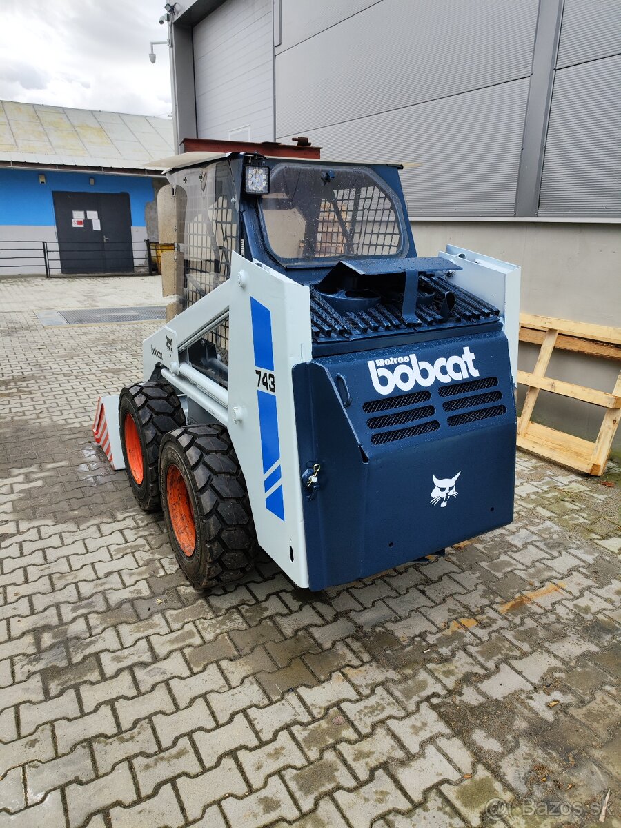 Bobcat 743 šmykový nakladač