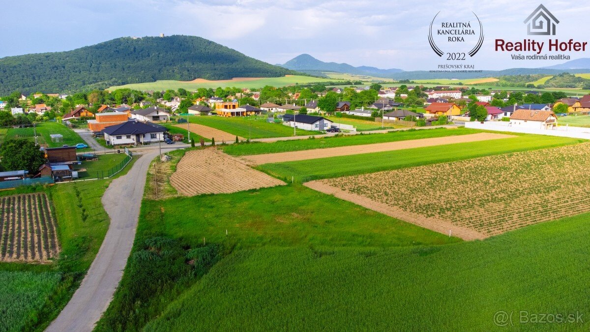 Rovinatý pozemok 910m2, obec Medzany, 11 km od Prešova