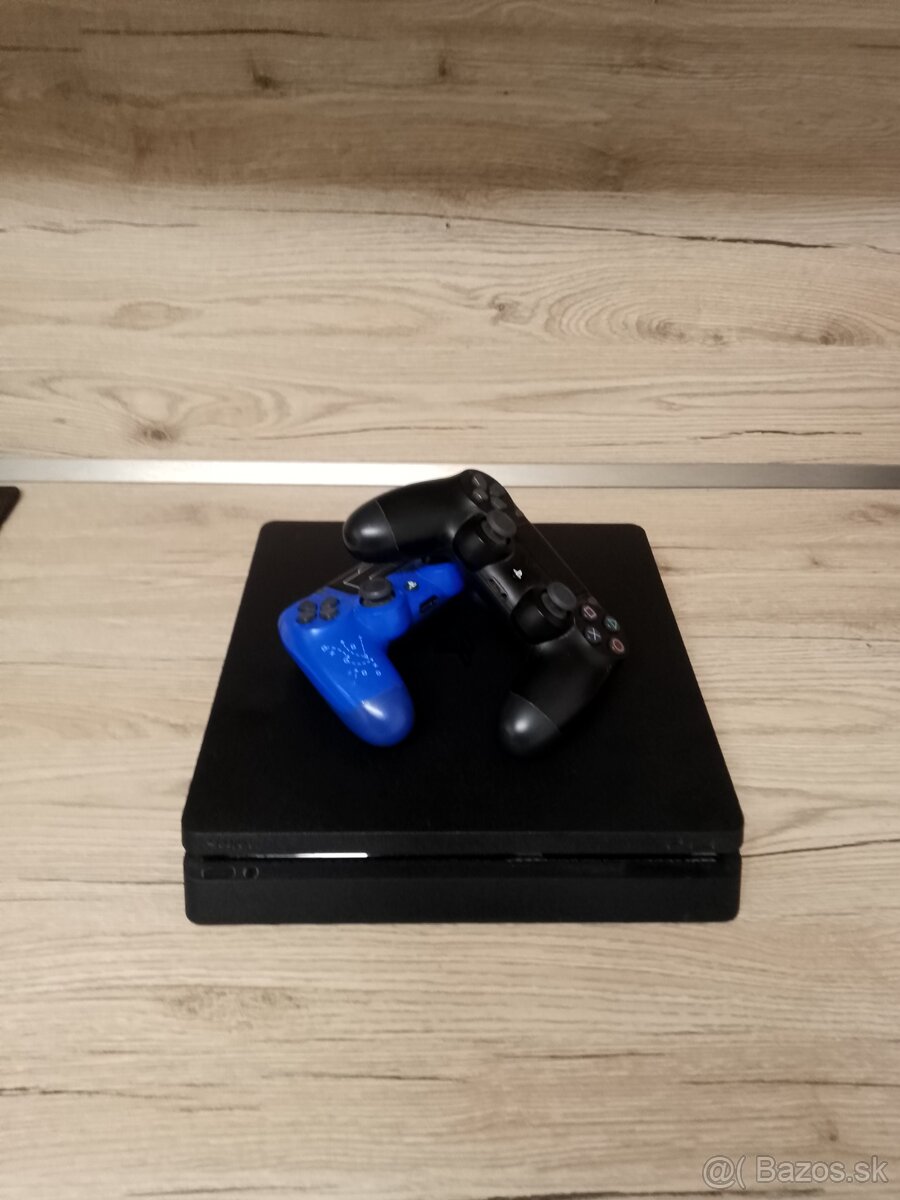 Playstation 4 + 2x ovládač + doprava