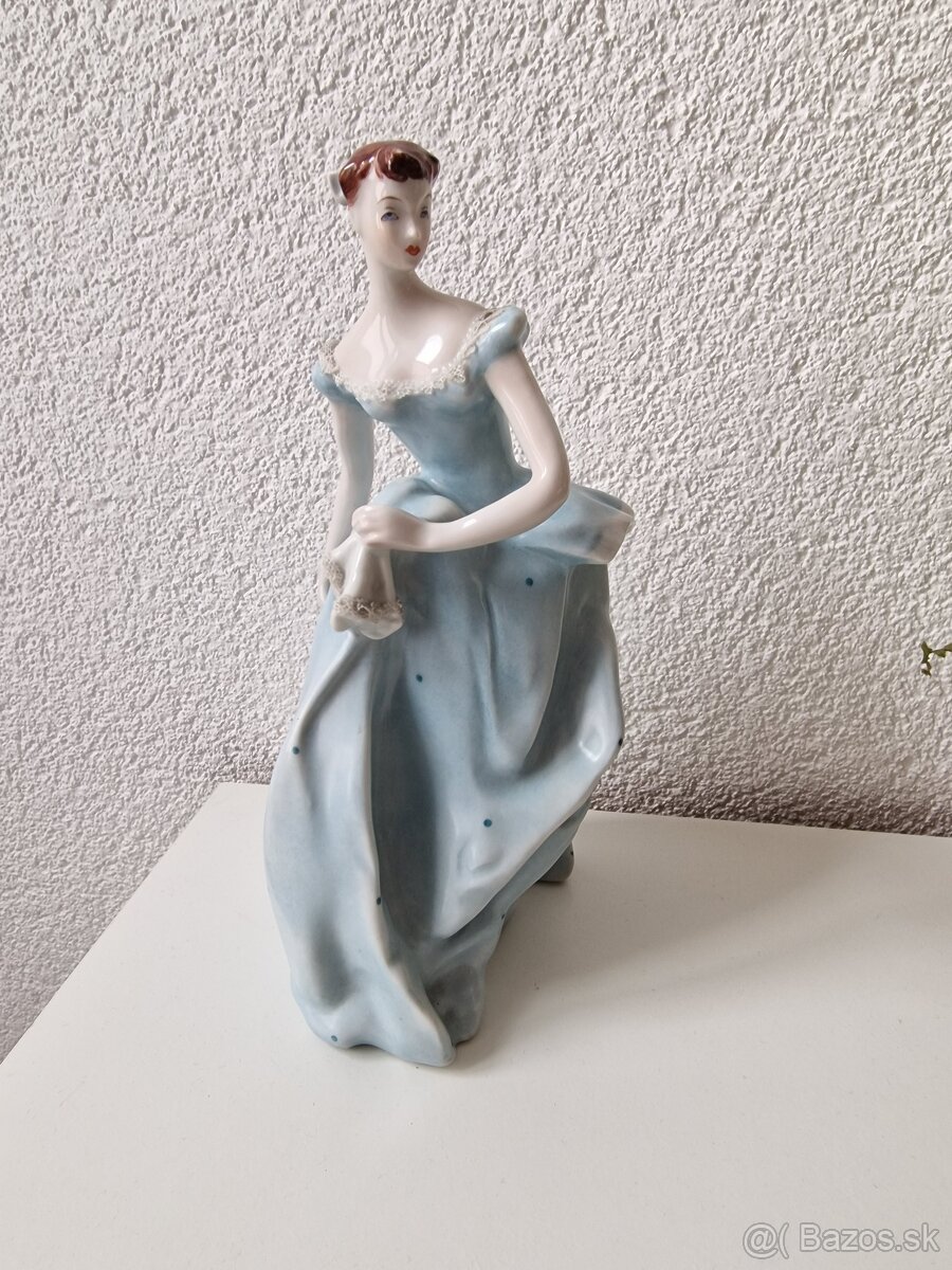 Porcelánová žena Royal Dux