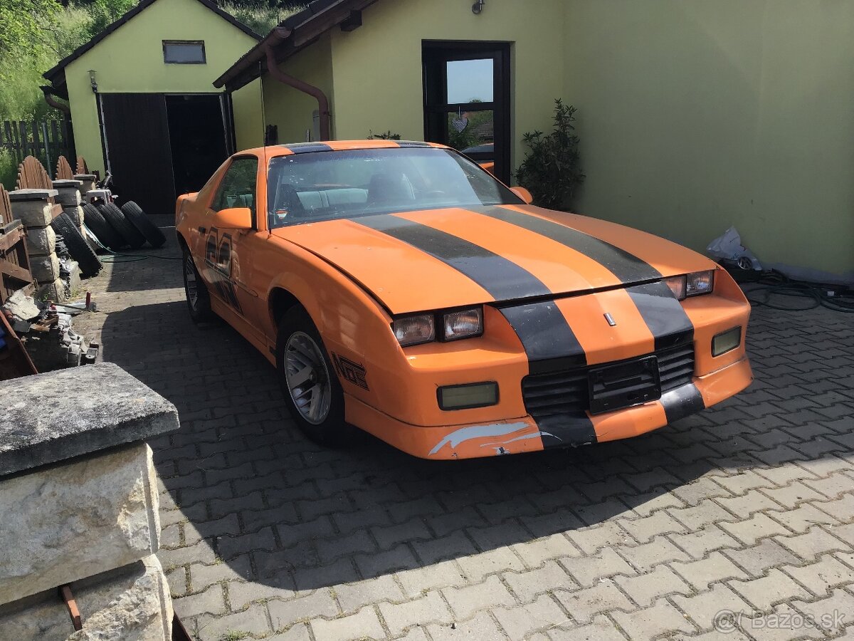 Prodam Chevrolet Camaro 2,8i Manual Rv.1988 Strikacka