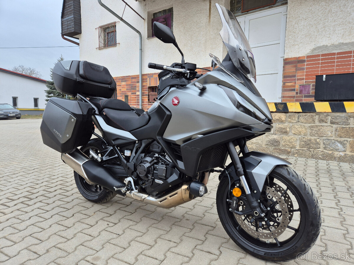 Prodám Honda NT1100 DCT , r. v. 2022, ABS, TC, ČR