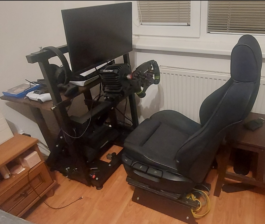 Simrig cokcpit na simracingove jazdenie