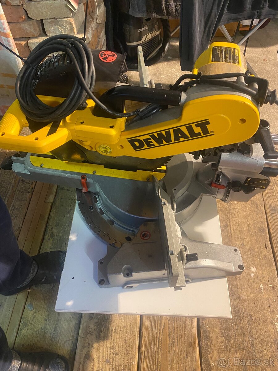 DeWALT