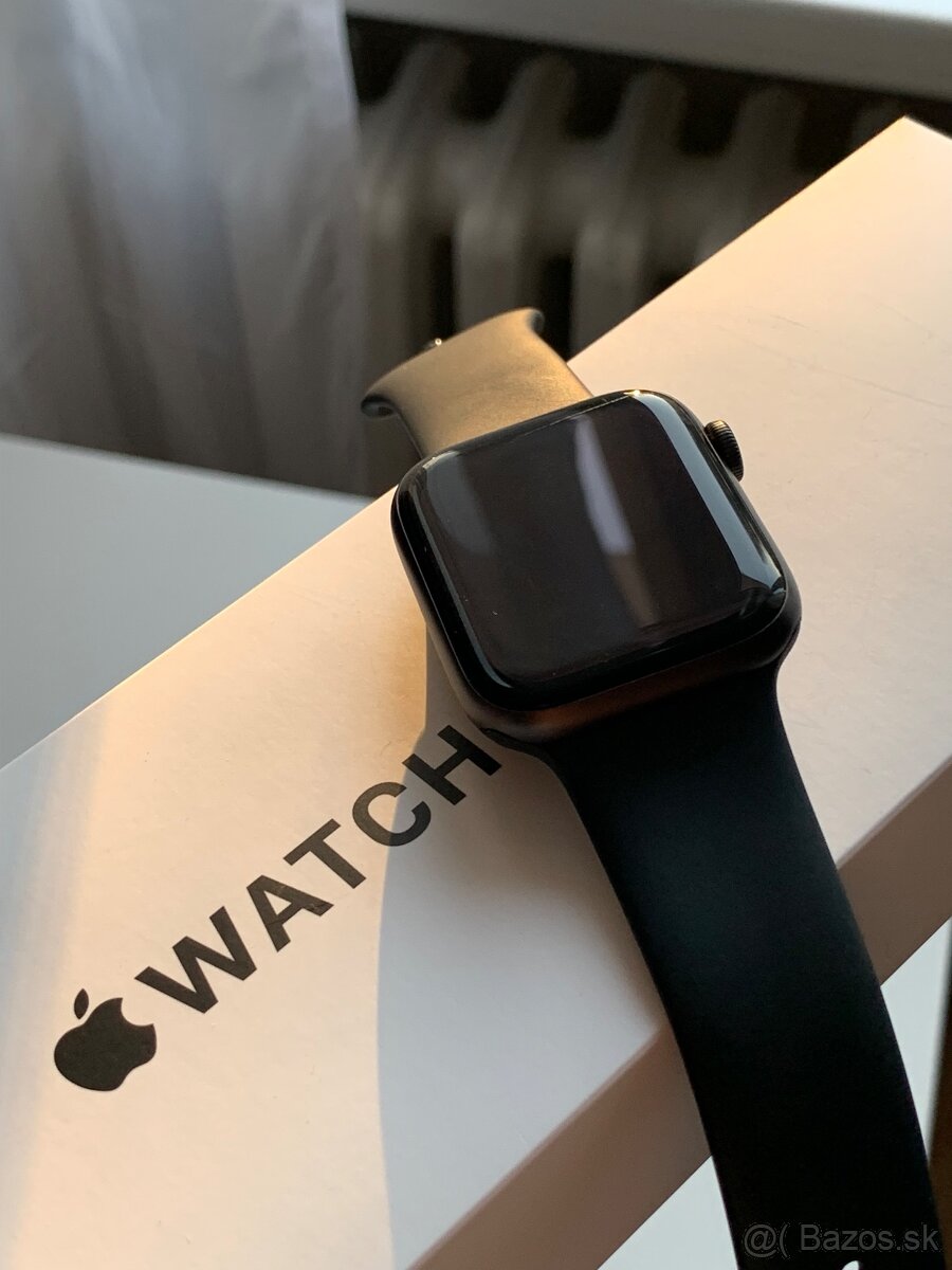Apple Watch SE 2020 44 mm