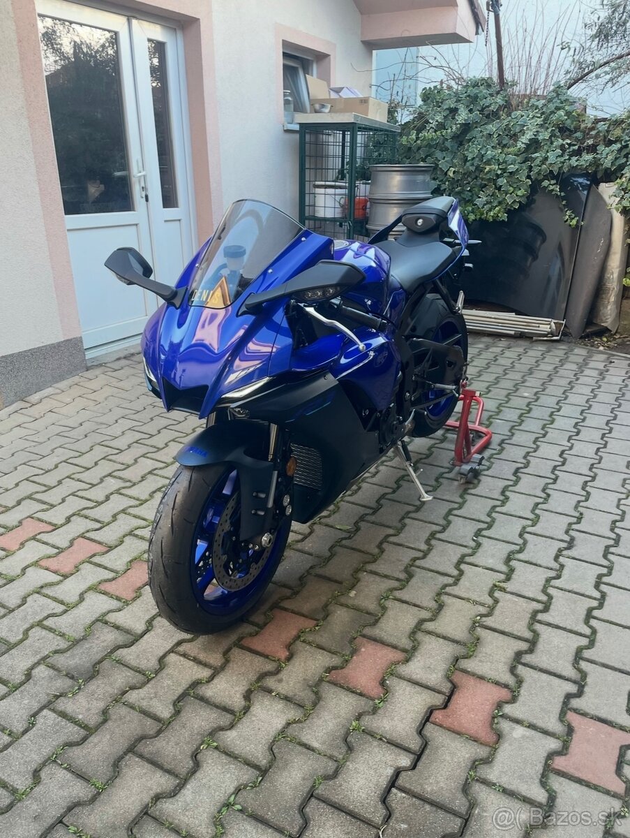 Yamaha r1