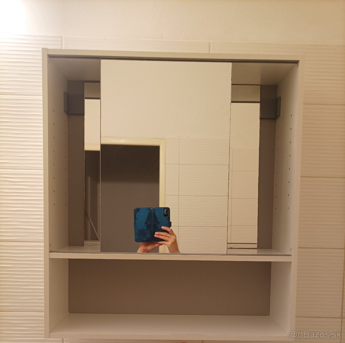 Kúpeľňová skrinka so zrkadlom
