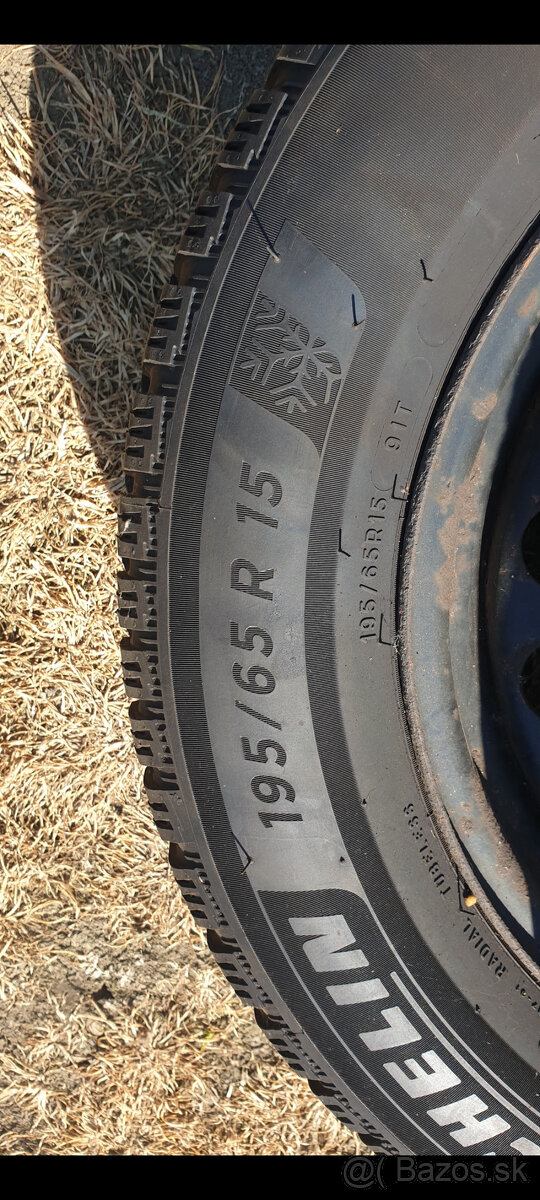 predam 195/65 R15  2x zimne  pneu. + disky na octavia 2