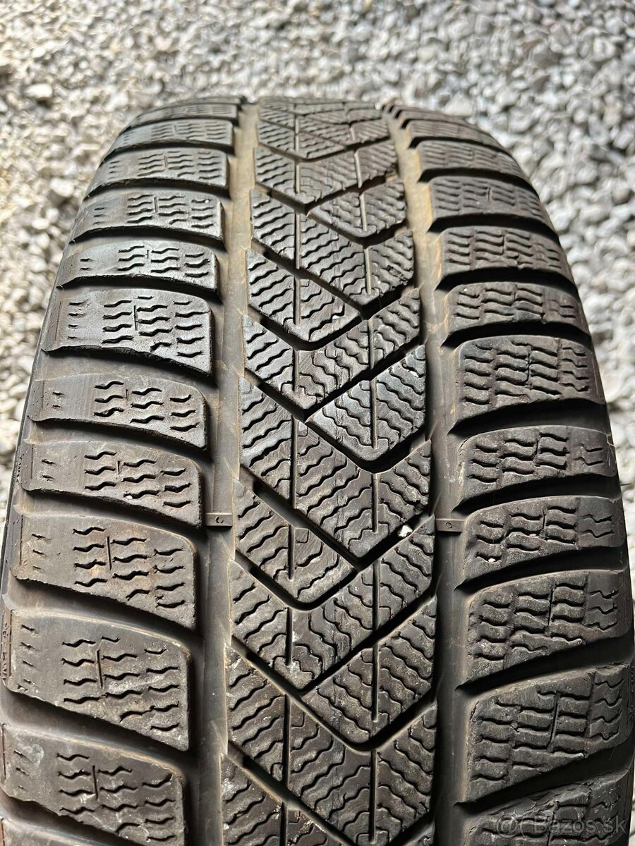 245/45 R20 Zimne Prielli