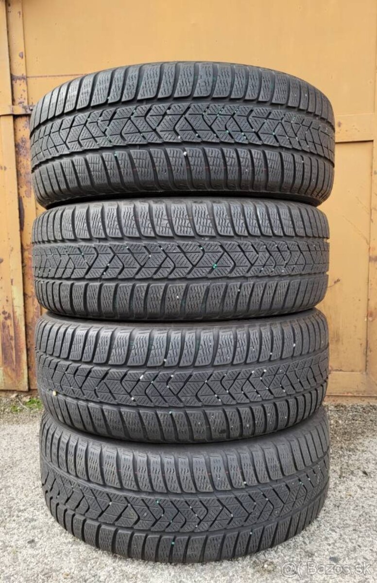 225/55R17 Pirelli