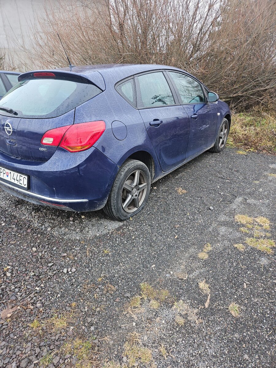 Predám Opel Astra J 1.7 cdti 81 kw