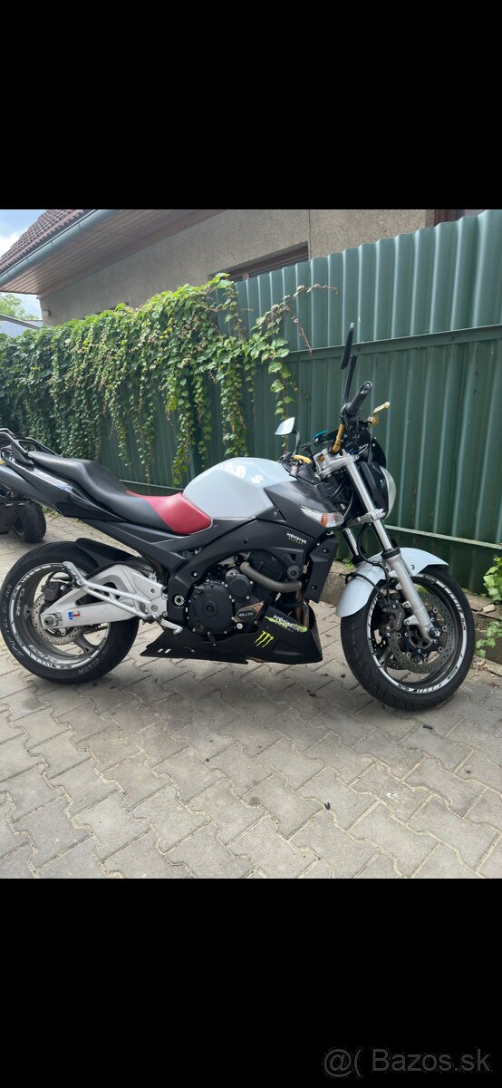 Suzuki GSR 600