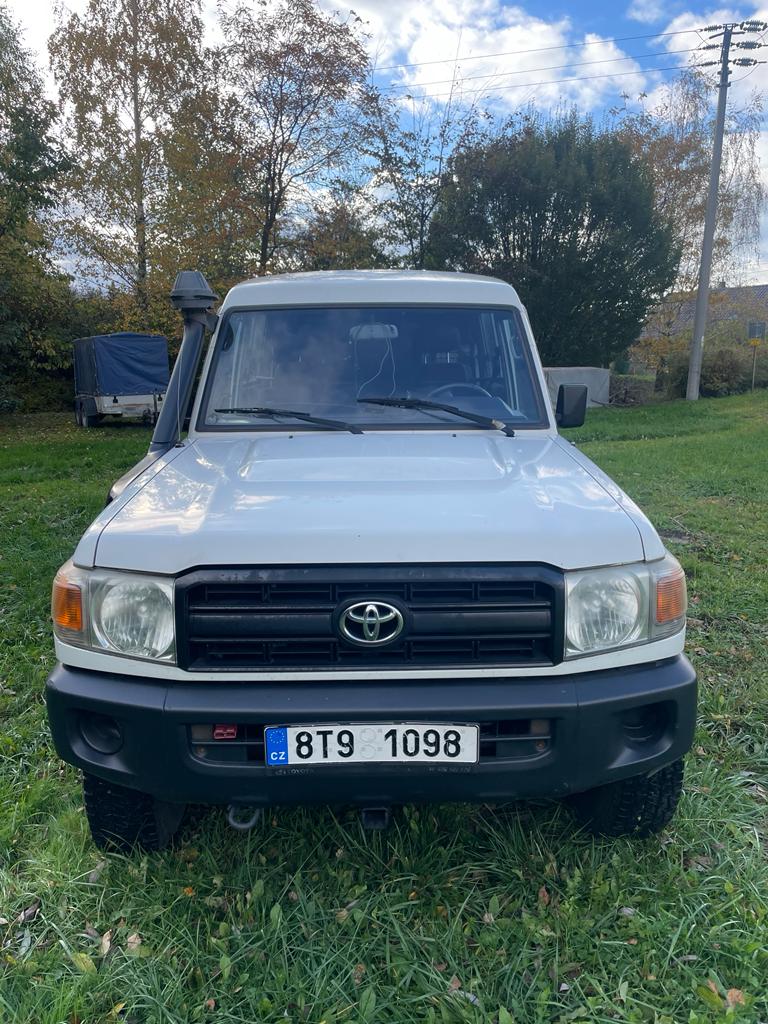 Toyota Land Cruiser HZJ 78