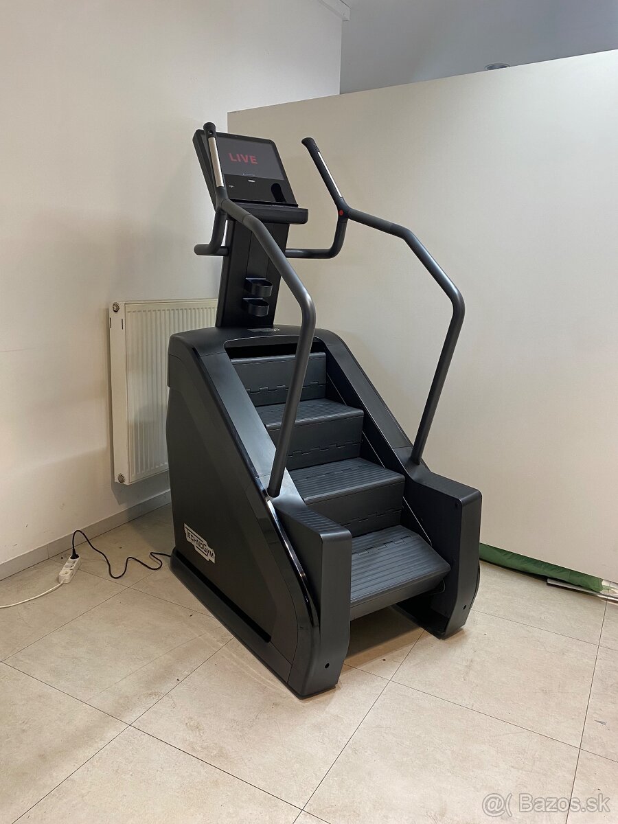 Technogym Artis Step Black edition- schodový trenaž