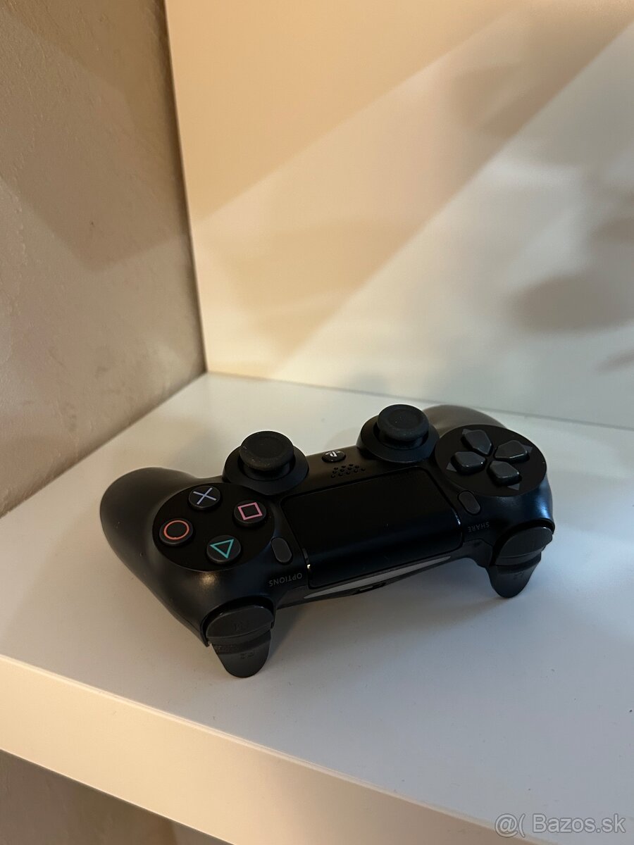 PS4 ovládač