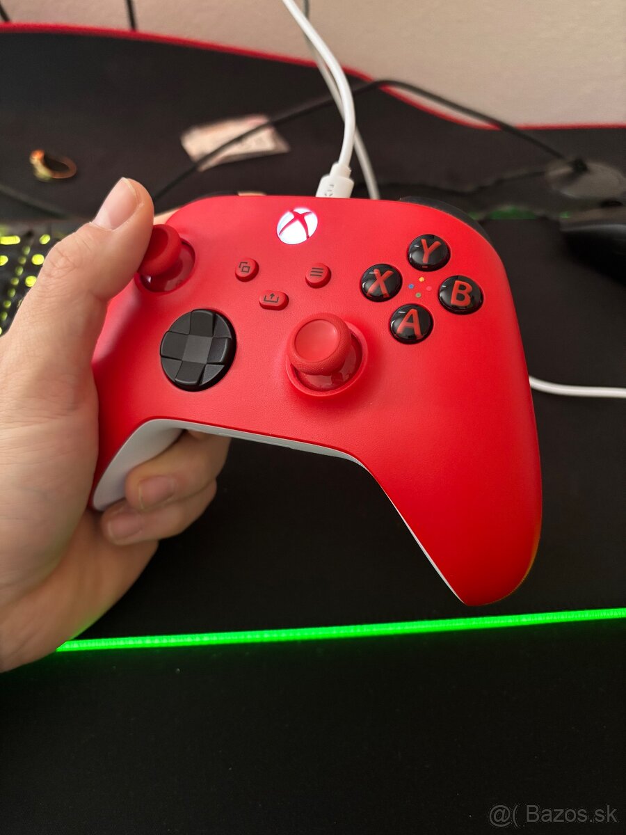 XBOX PULSE RED + nabíjací kábel