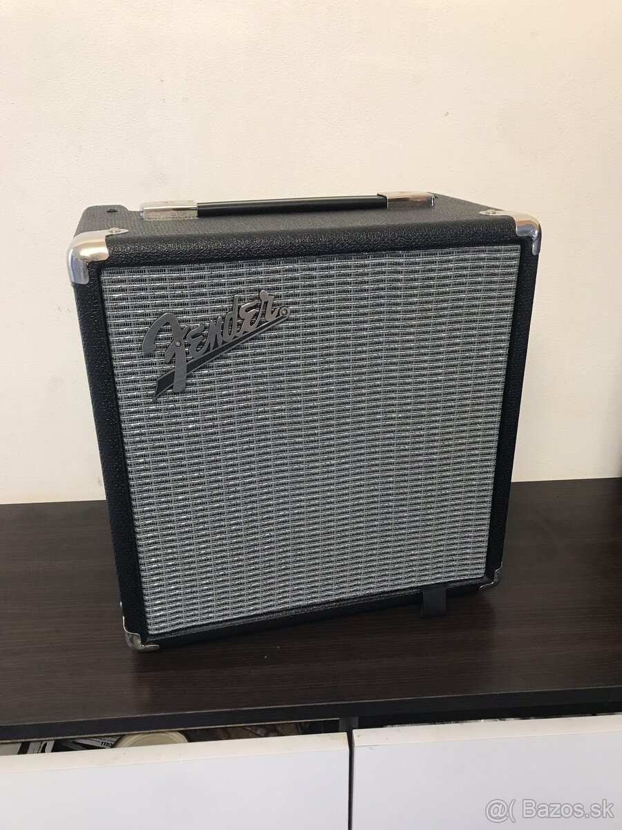 Fender Rumble 15 V3 malé basgitarové kombo