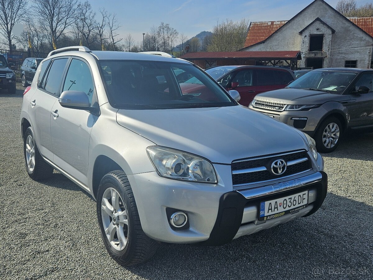 Toyota RAV4 2.2l D-4D 150 Lux Top stav Kúpené v SR