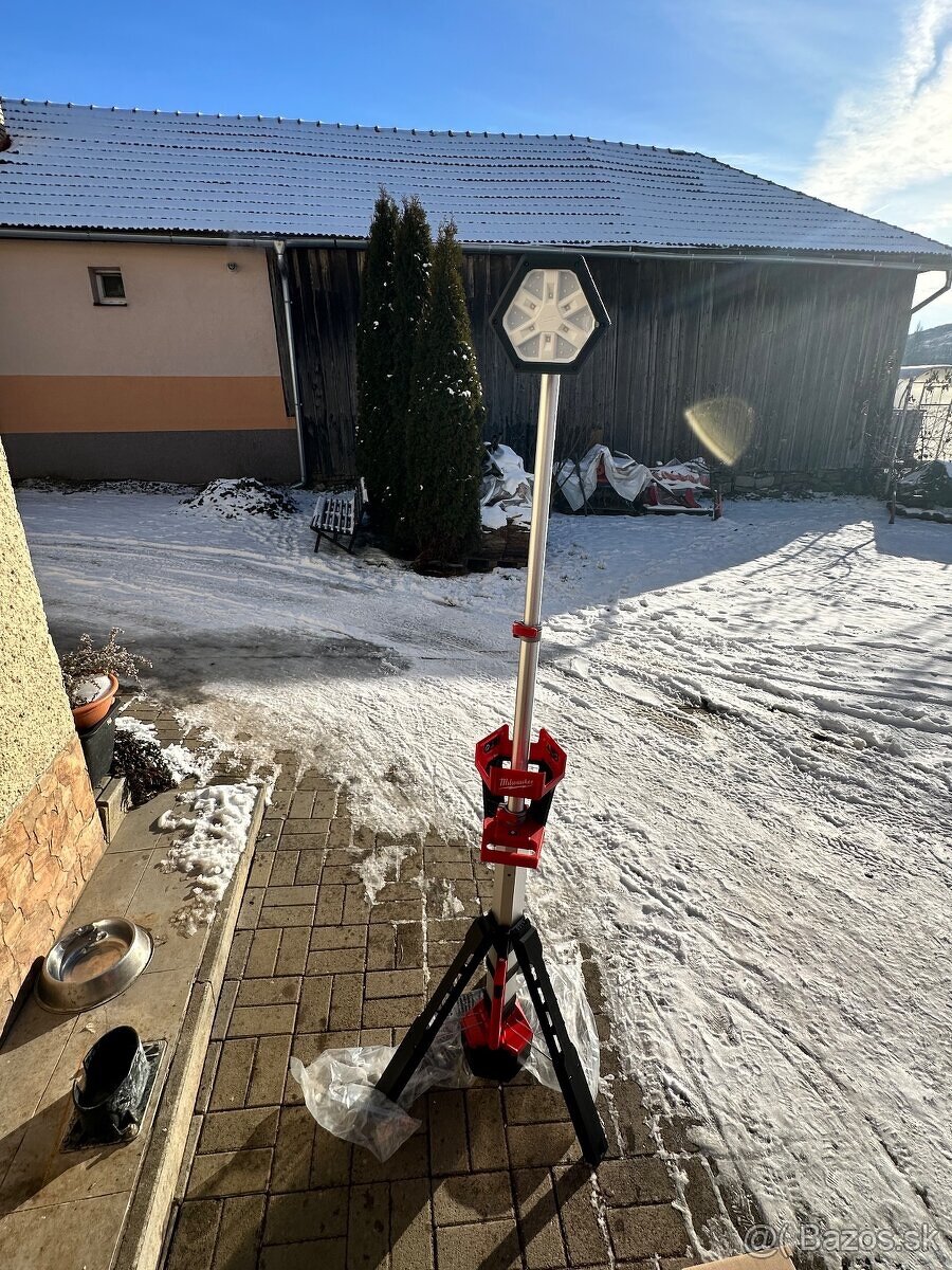 MILWAUKEE M18™ STOJANOVÉ SVIETIDLO SAL2-0