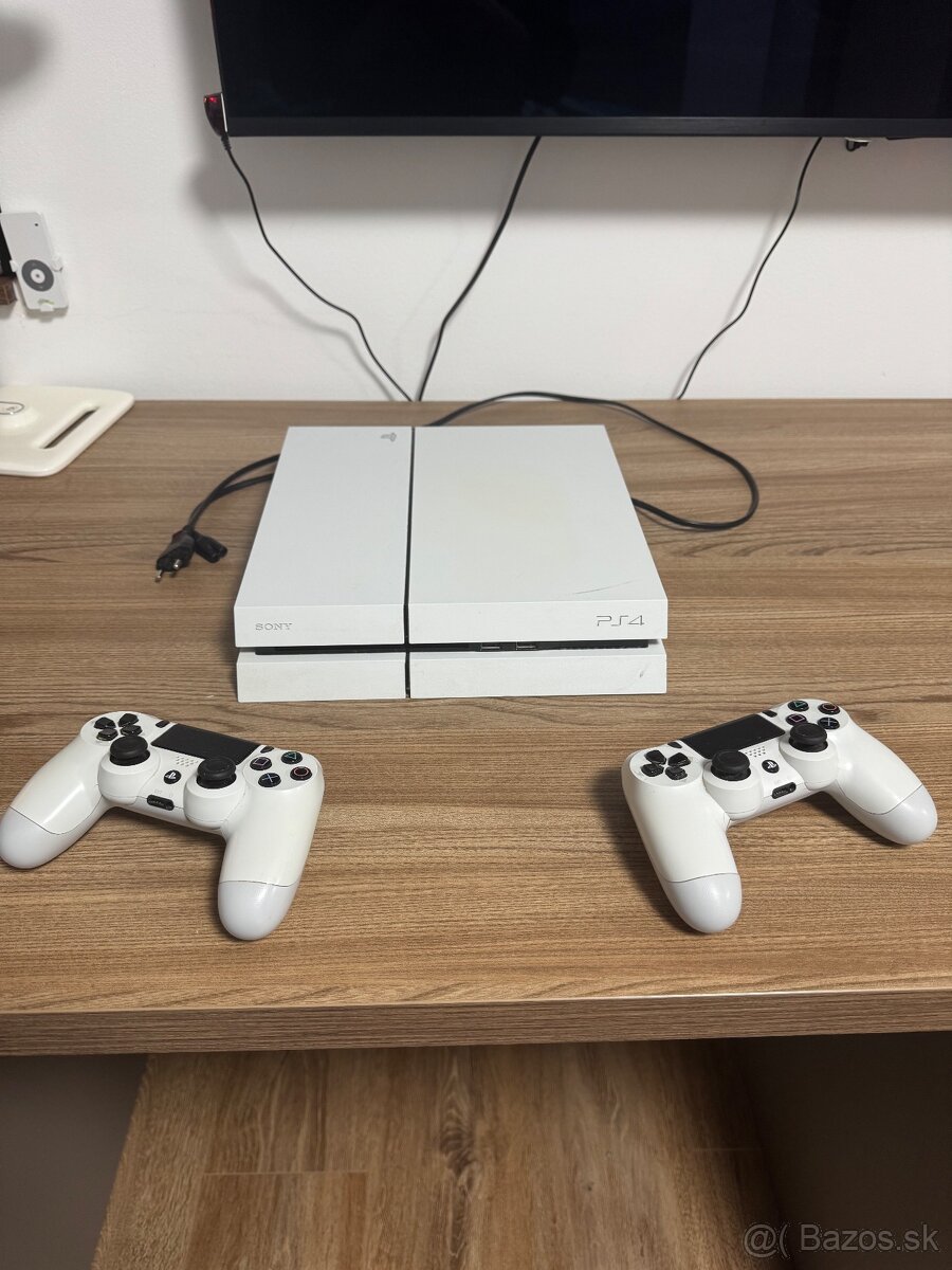 Playstation 4 a 23 ks hry (prvá verzia, első verzió)