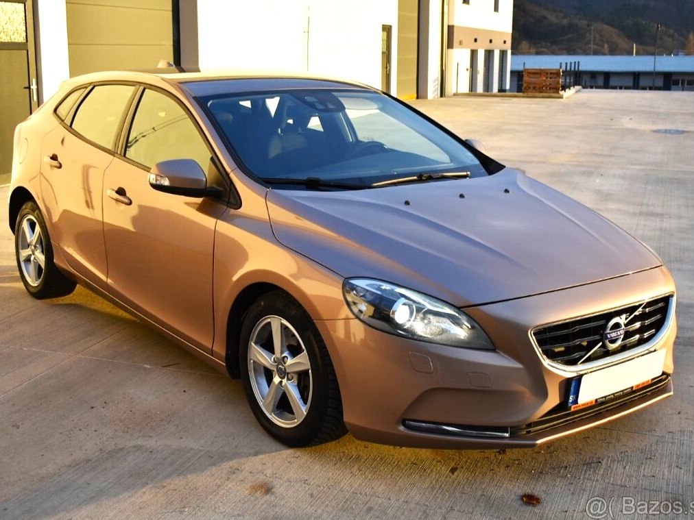 Volvo V40 1.5 benzín, automat